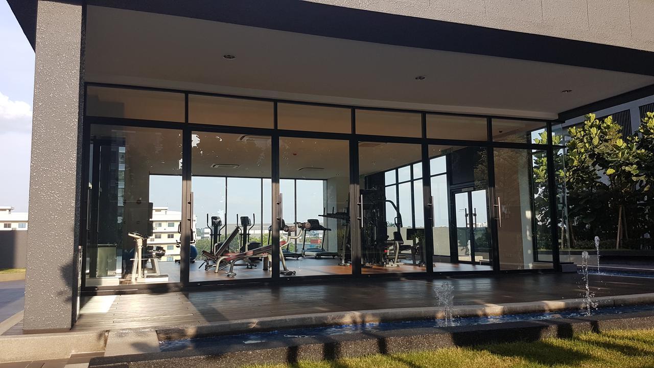 Ferienwohnung Utropolis By Miric Shah Alam Exterior foto